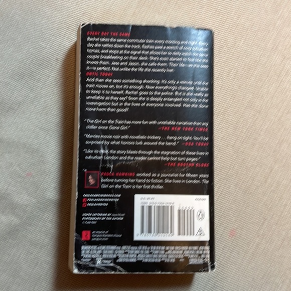 📚2/$6  The Girl on the Train - Picture 2 of 12